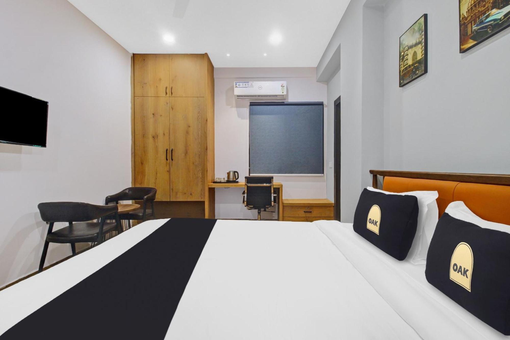 Super Townhouse Oak Hitec City Near Image Hospital Hyderabad Exterior foto